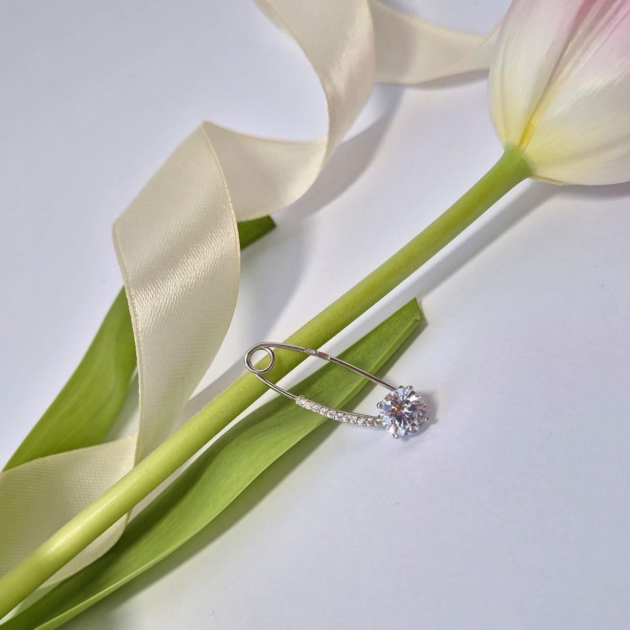 Брошь булавка булавка камешек серебро 925 пробы родированное 2,10 г (7069р)