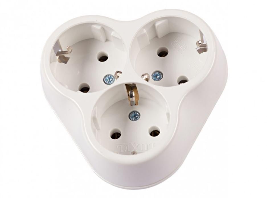 Розетка тройная Luxel внутренняя с заземлением Белый (1021)