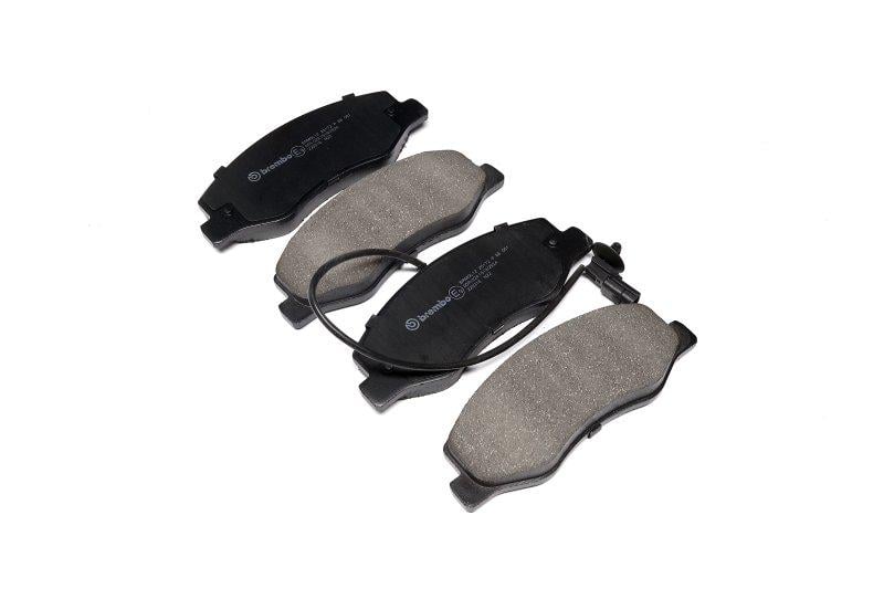 Гальмівні колодки дискові задні Opel movano b 2 3cdti 2010- Renault Master 4 2010- BREMBO P68061 (P 68 061 BREMBO)