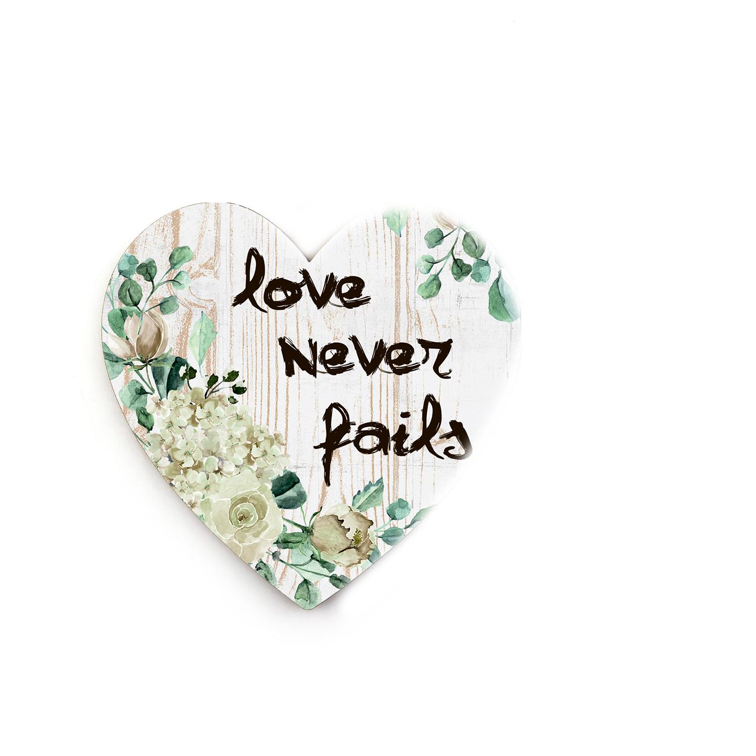 Магнит-сердце деревянный Love never fails 8х8 см (хрмс0004а)
