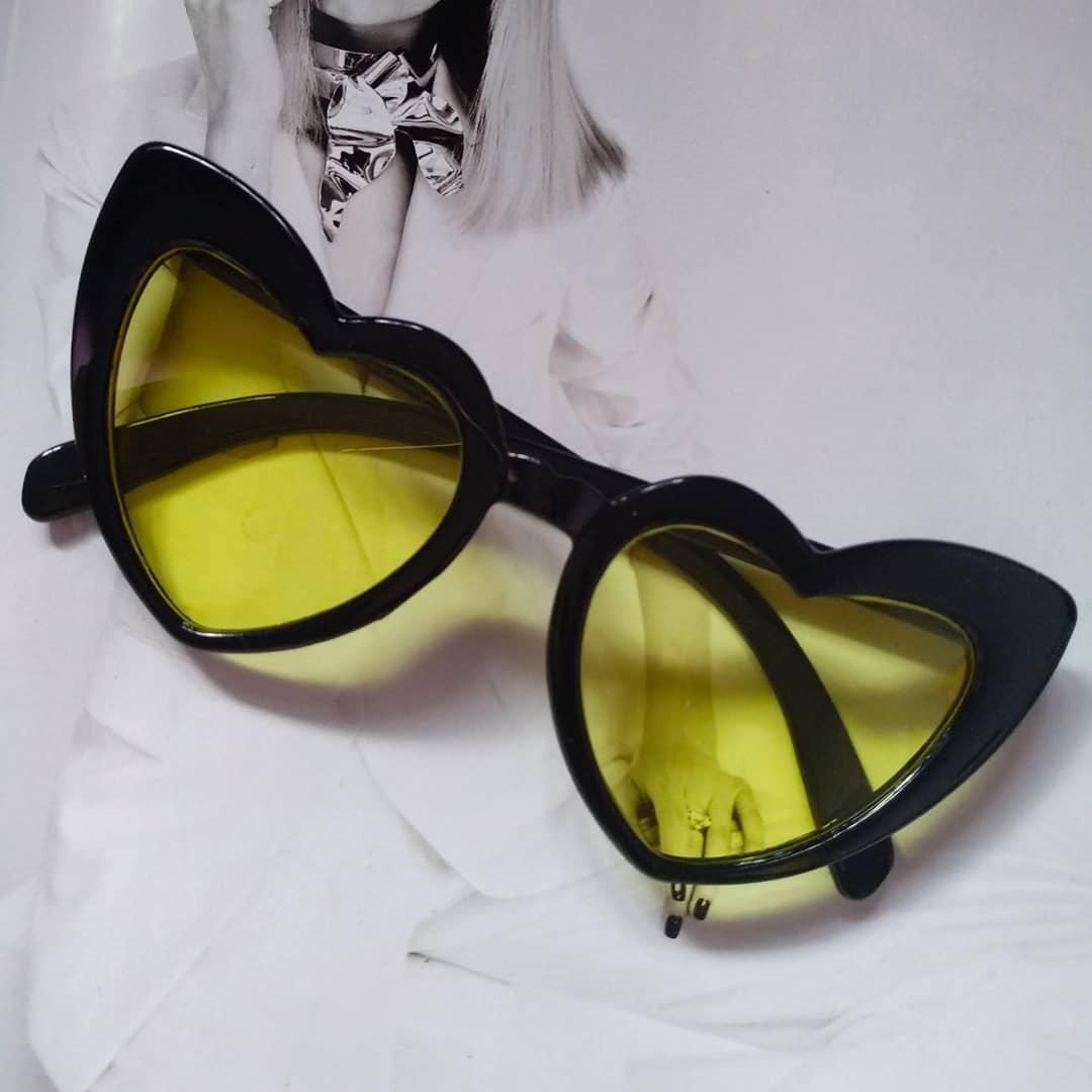 Очки женские солнцезащитные в форме сердца Черный/Желтый