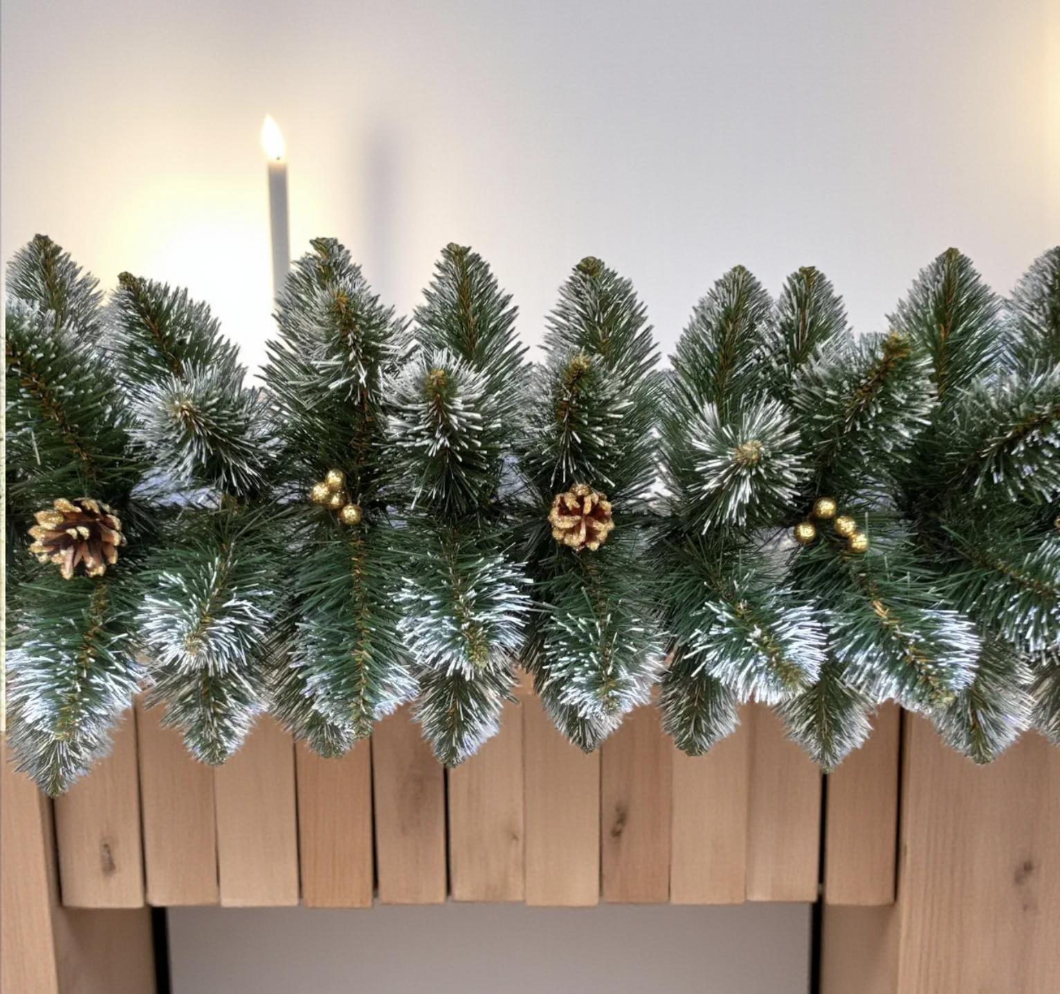 Гірлянда ялинкова Кармен з золотими шишками та перлами 2,7 м Зелений (490)