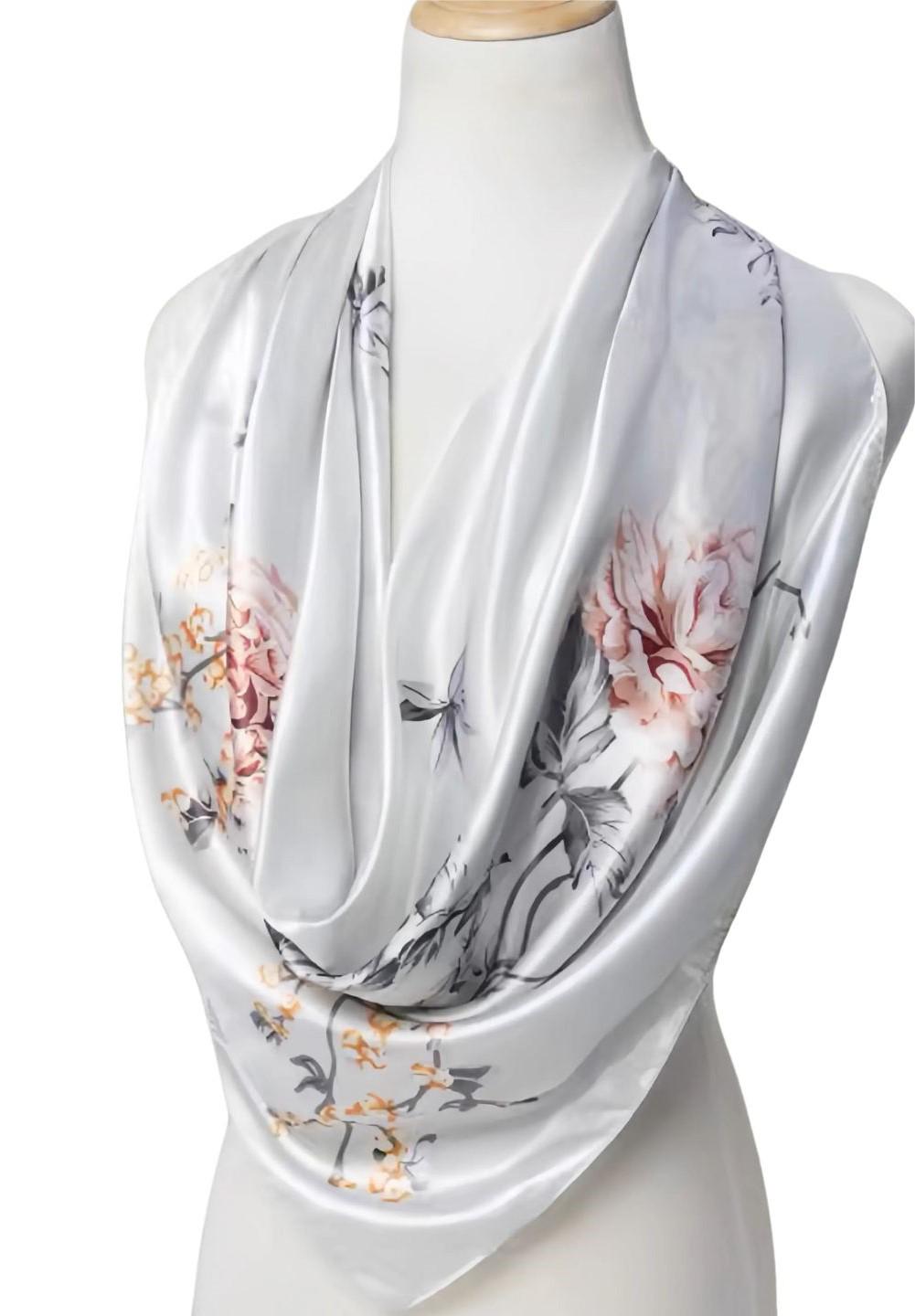 Платок шелковый Mosi 90х90 см Серебристо-серый (111101/2) Платок шелковый Mosi 90х90 см Серебристо-серый (111101/2)