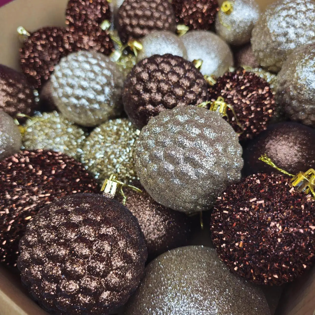 Набор новогодних блестящих украшений Созвездие на елку 40 шаров Коричневый (77941536) - фото 5