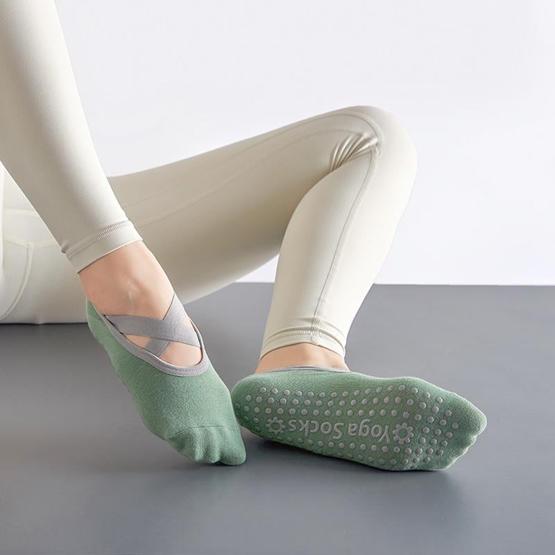 Носки для йоги и пилатеса Yoga socks с закрытыми пальцами нескользящие Зеленый (YS-02-GN)