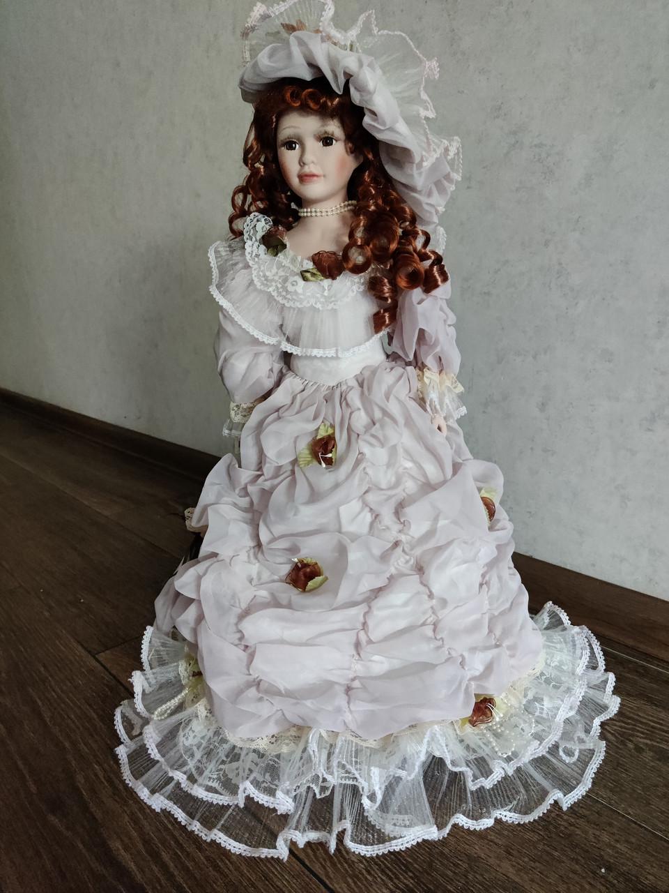 Лялька сувенірна Porcelain doll Ксенія 55 см (1303-01) - фото 1