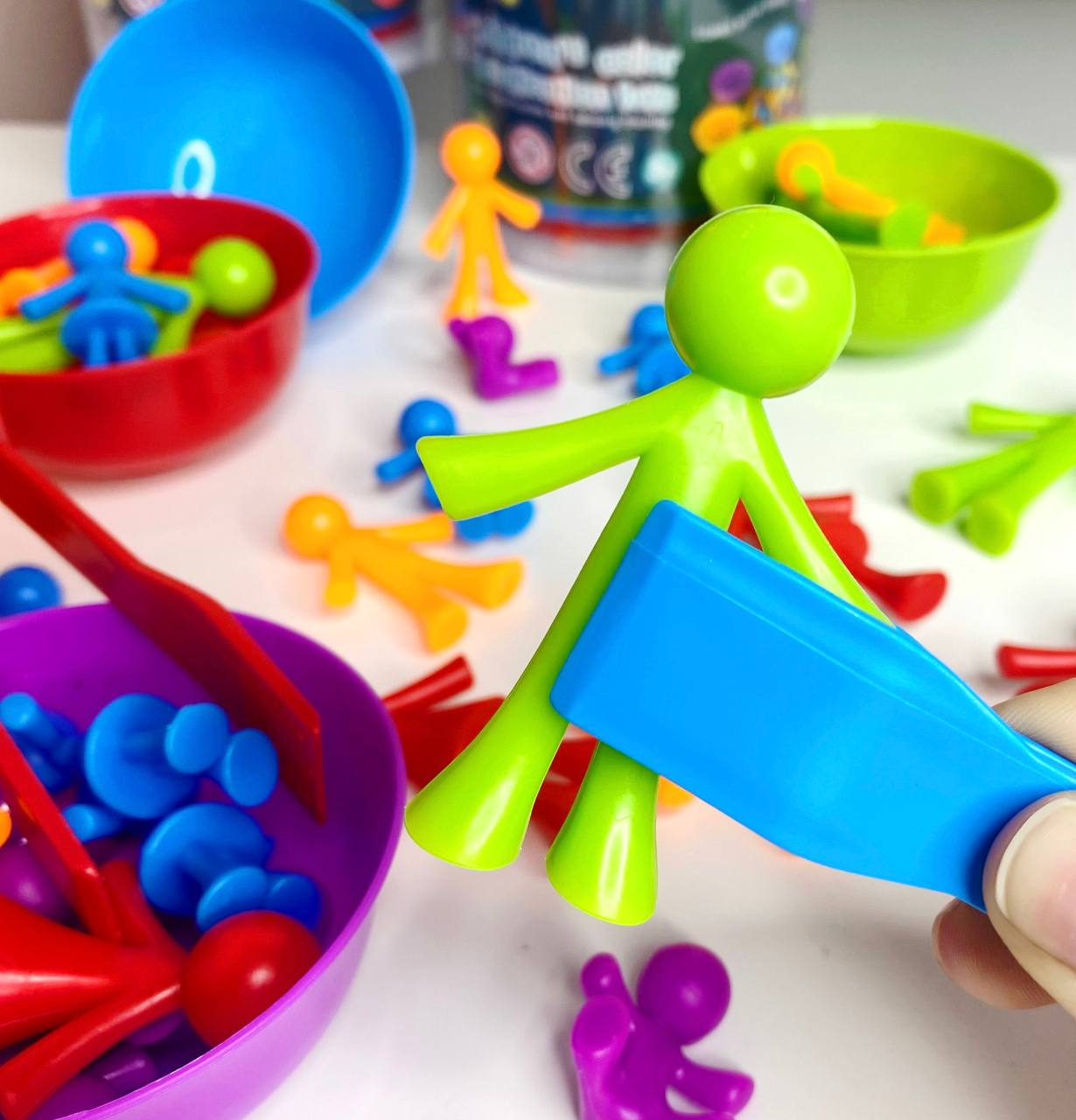 Розвиваюча гра Fun Game FD2188-25 Сортер Монтессорі сортуй по кольорах з пінцетами та тарілочками Happy Family (2360032347) - фото 3 Розвиваюча гра Fun Game FD2188-25 Сортер Монтессорі сортуй по кольорах з пінцетами та тарілочками Happy Family (2360032347) - фото 3