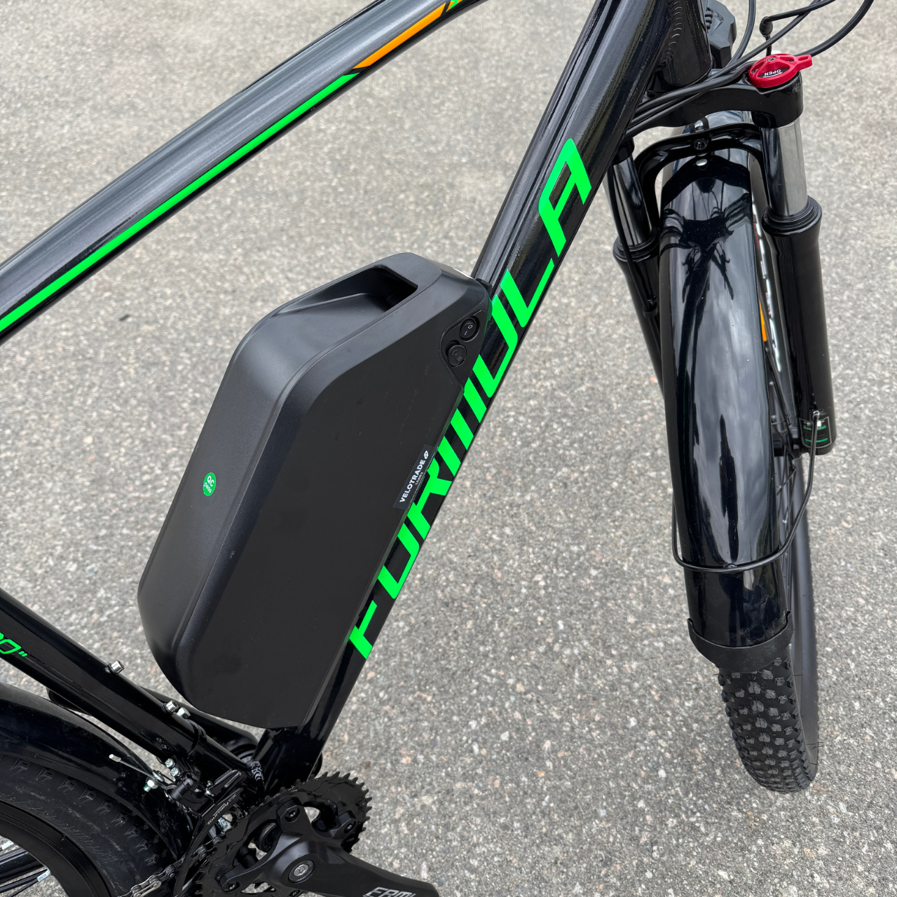 Велосипед з електроприводом AL Formula CURSOR MAN DD CS 28" 20" 48B 17,5Ахч 350 Вт 2025 року Сріблясто-зелений - фото 5