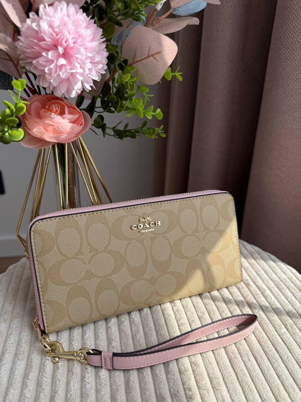 Гаманець великий Long Zip Around Wallet Case In Signature Canvas натуральна шкіра Бежево-рожевий Гаманець великий Long Zip Around Wallet Case In Signature Canvas натуральна шкіра Бежево-рожевий