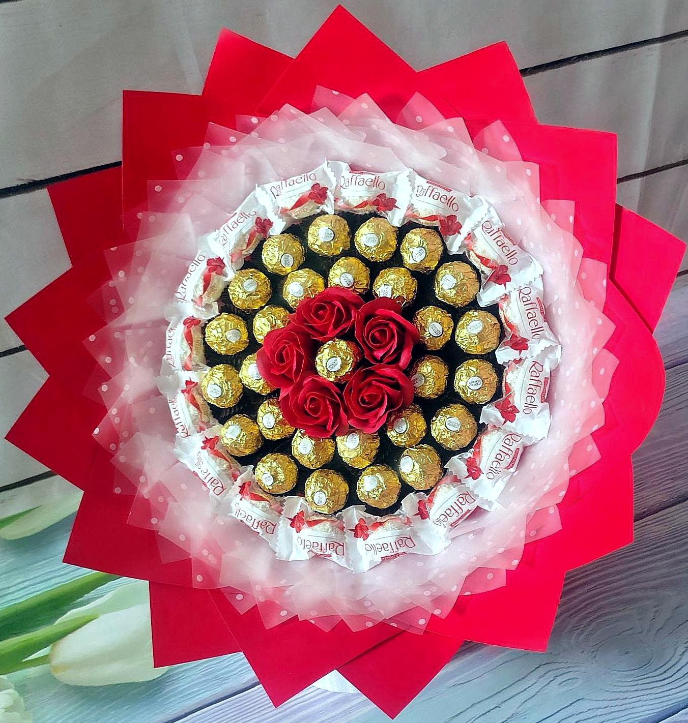 Букет из конфет Raffaello и Ferrero Rocher (B28006) Букет из конфет Raffaello и Ferrero Rocher (B28006)