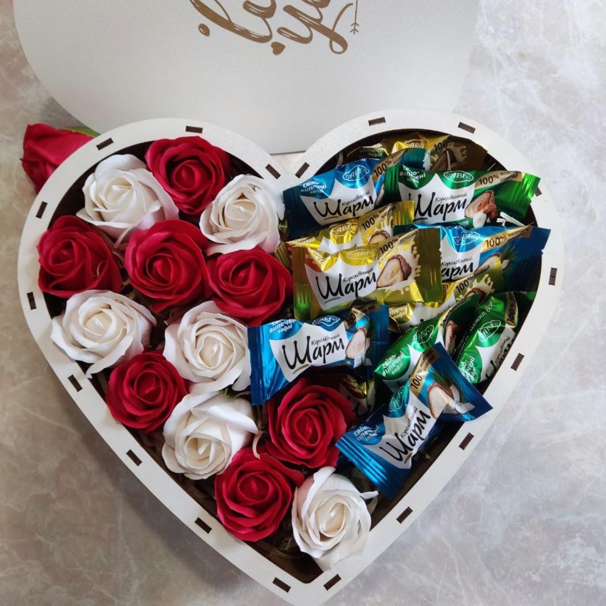 Подарочный бокс из конфет и роз для девушки на празник/день рождения/новый год/день влюбленных/8 марта (ar8) Подарочный бокс из конфет и роз для девушки на празник/день рождения/новый год/день влюбленных/8 марта (ar8)