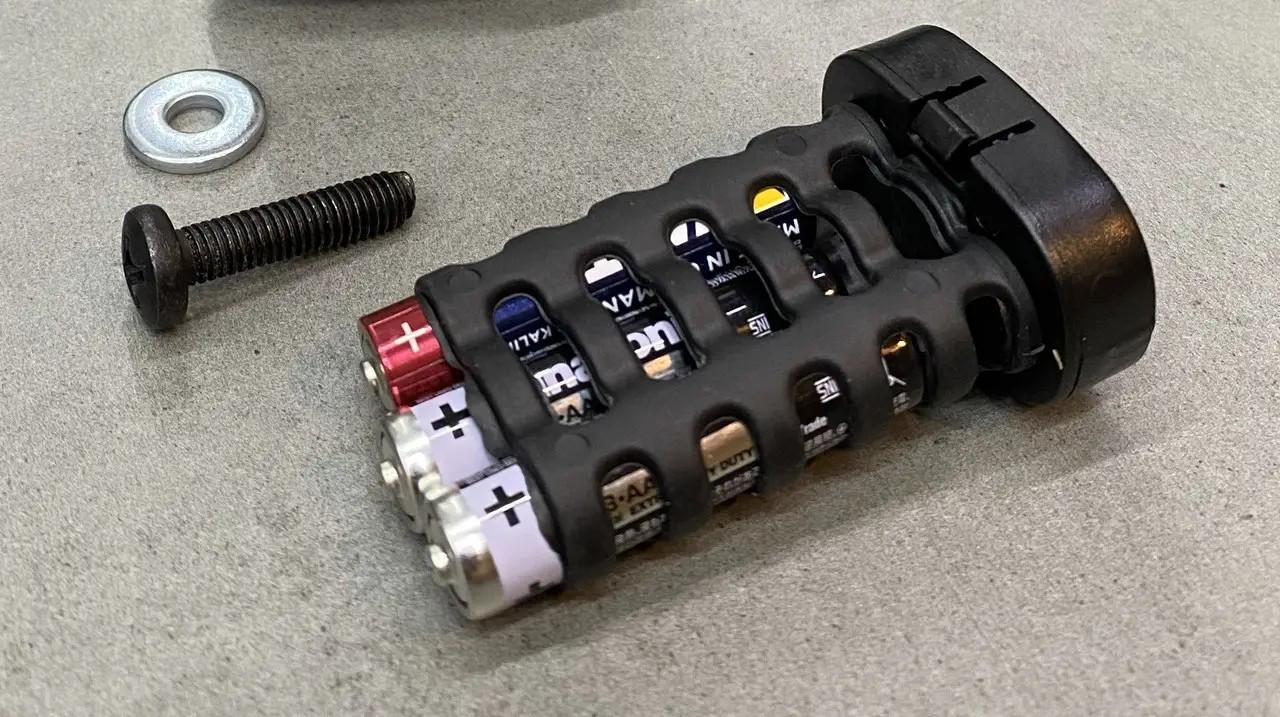 Рукоятка пистолетная DLG Tactical DLG-098 для АК-47 АК-74 с отсеком Олива (241706) - фото 6 Рукоятка пистолетная DLG Tactical DLG-098 для АК-47 АК-74 с отсеком Олива (241706) - фото 6