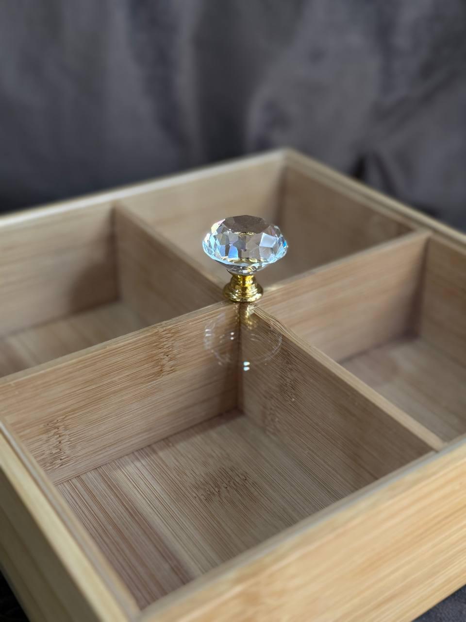 Менажница бамбуковая YIWU с крышкой 22х22х8 см Бежевый (HB-40-2) - фото 3 Менажница бамбуковая YIWU с крышкой 22х22х8 см Бежевый (HB-40-2) - фото 3