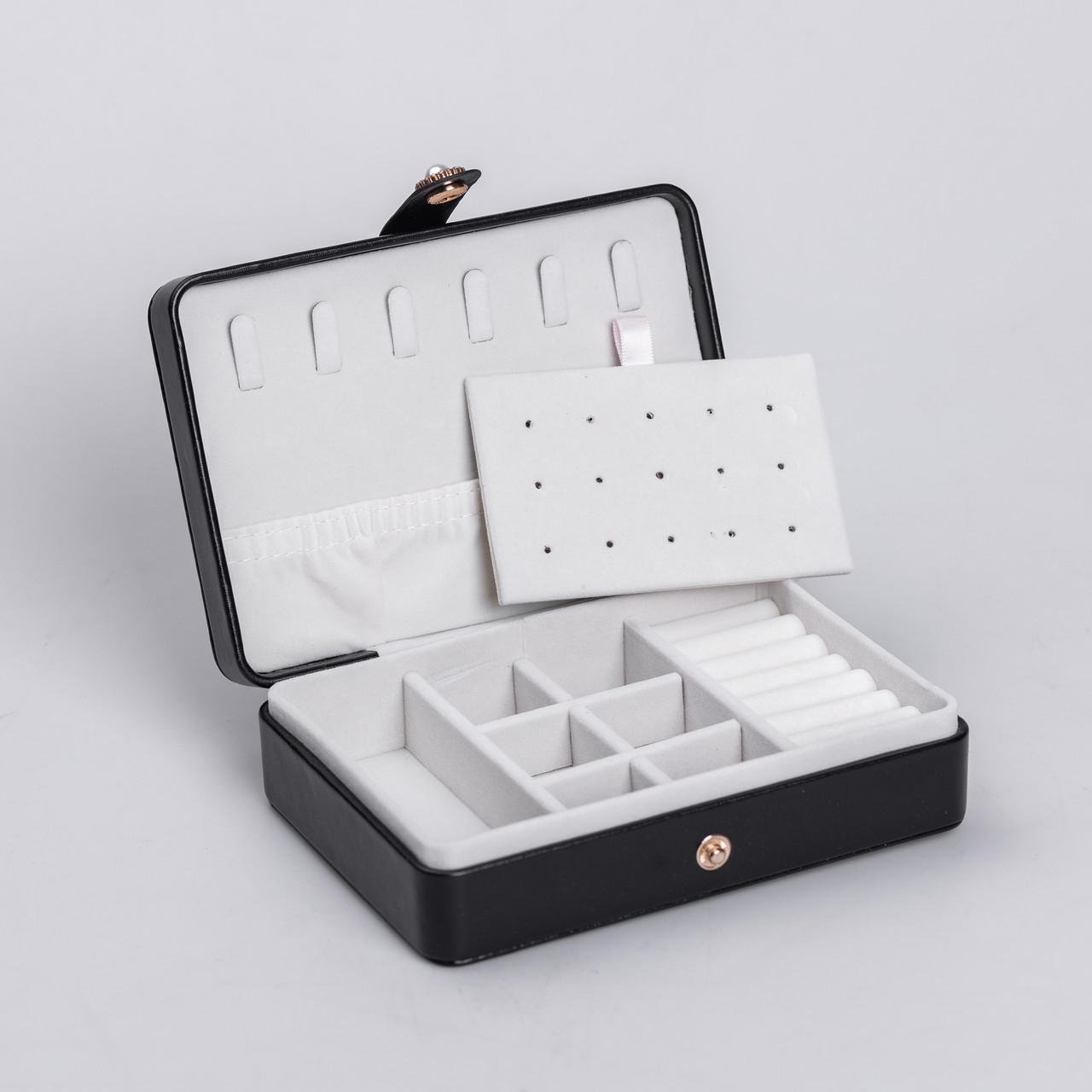 Шкатулка для украшений из эко кожи для ювелирных изделий 16x11x4,7 см (6707) Шкатулка для украшений из эко кожи для ювелирных изделий 16x11x4,7 см (6707)