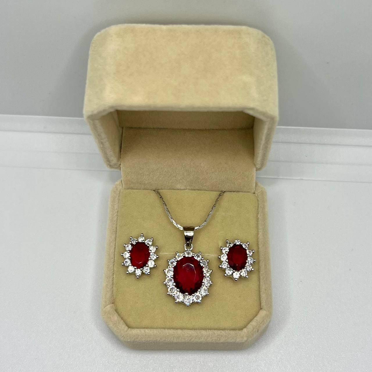 Набор украшений серьги и колье Рубин в серебристой оправе с красными цирконами в подарочной коробочке (16214)
