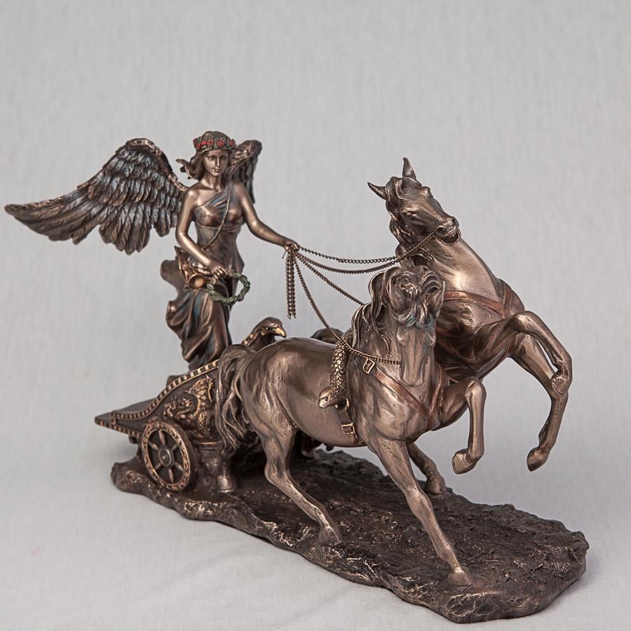 Статуэтка Veronese Ника в колеснице Богиня победы 28x17x11 см (72736A4) Статуэтка Veronese Ника в колеснице Богиня победы 28x17x11 см (72736A4)