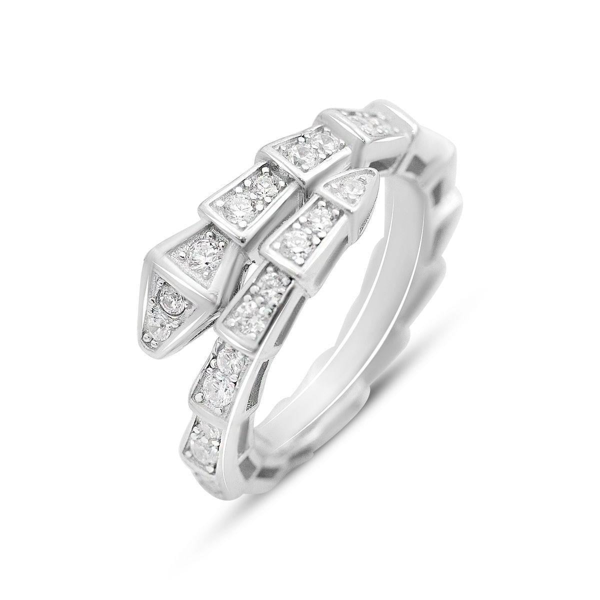 Кольцо серебряное LoveR с геометрической формой и декоративными вставками фианитов р. 17,5