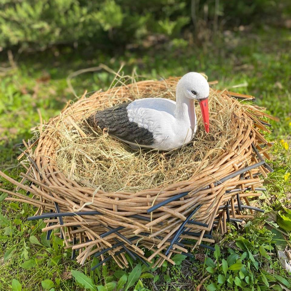 Садова фігура Лелеченя з опущеним клювом у гнізді з ротангу d 45 см 19x11x30 см