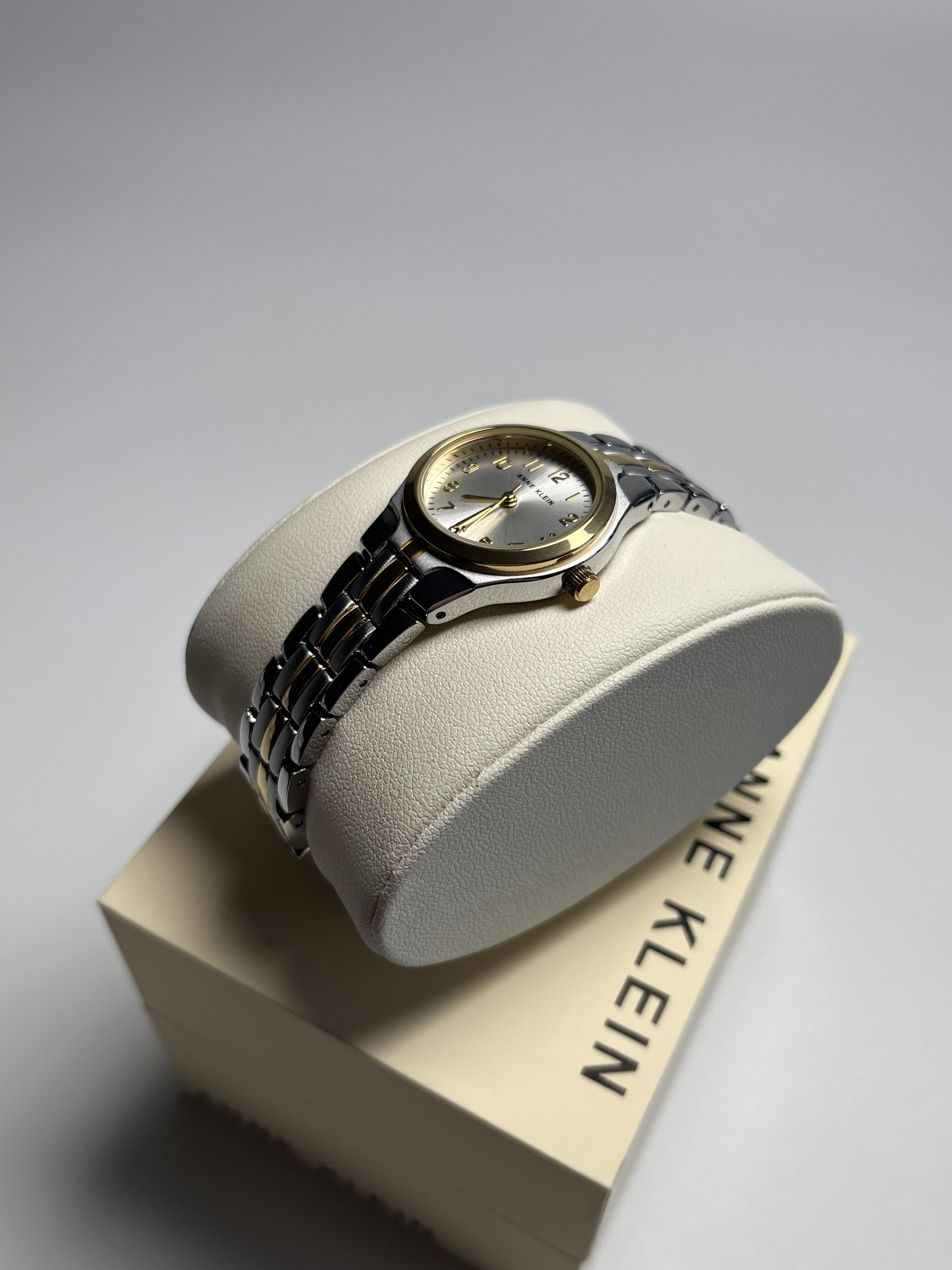 Часы женские Anne Klein 10/5491SVTT Серебристые (14438346) - фото 3 Часы женские Anne Klein 10/5491SVTT Серебристые (14438346) - фото 3