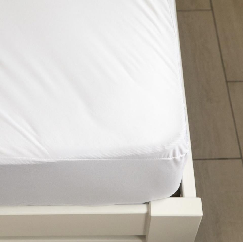 Наматрасник-чехол водонепроницаемый для матрасов высотой до 30 см 200х200 см