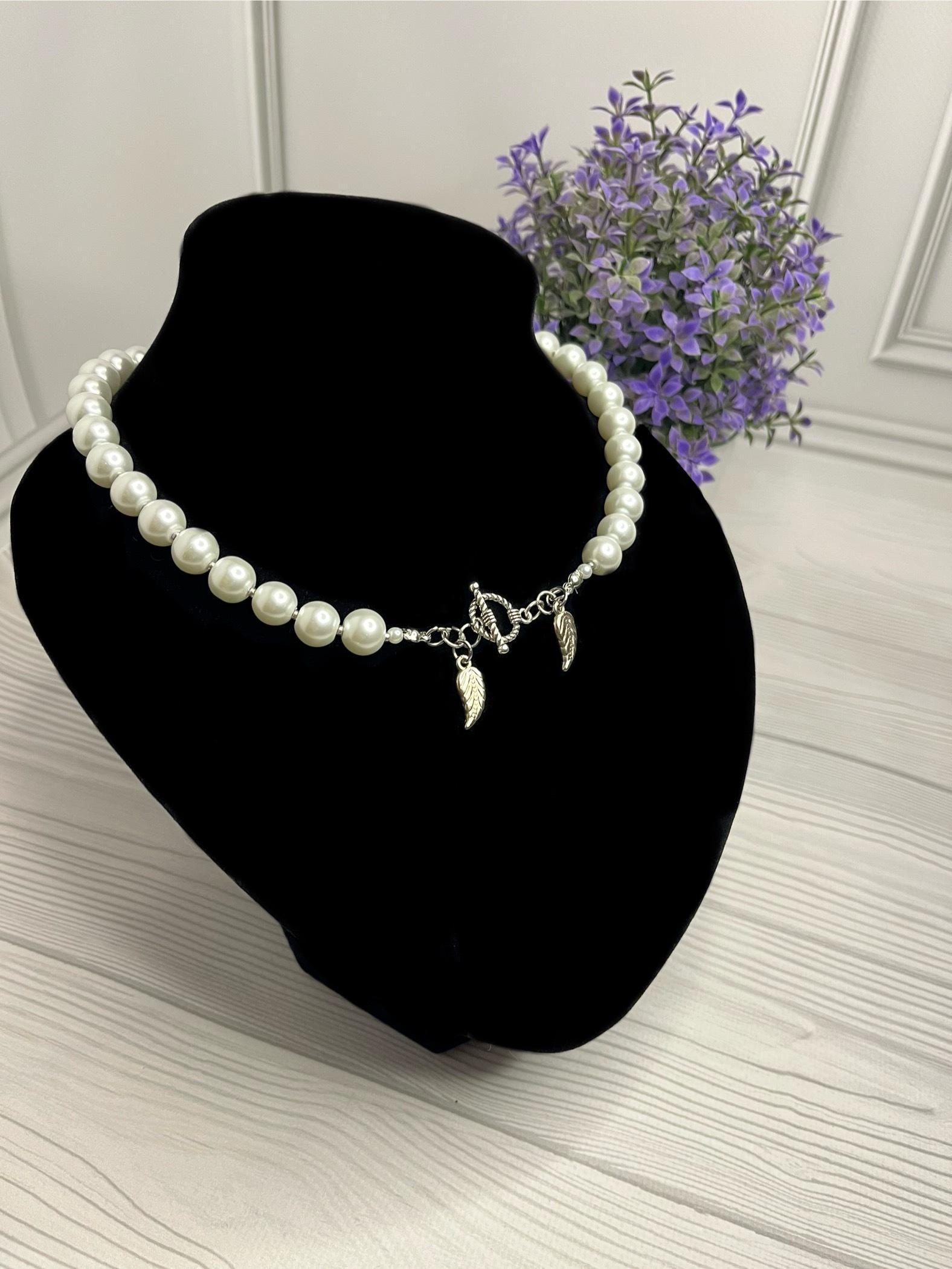 Кольє зі штучних перлів Листочки (J10005)