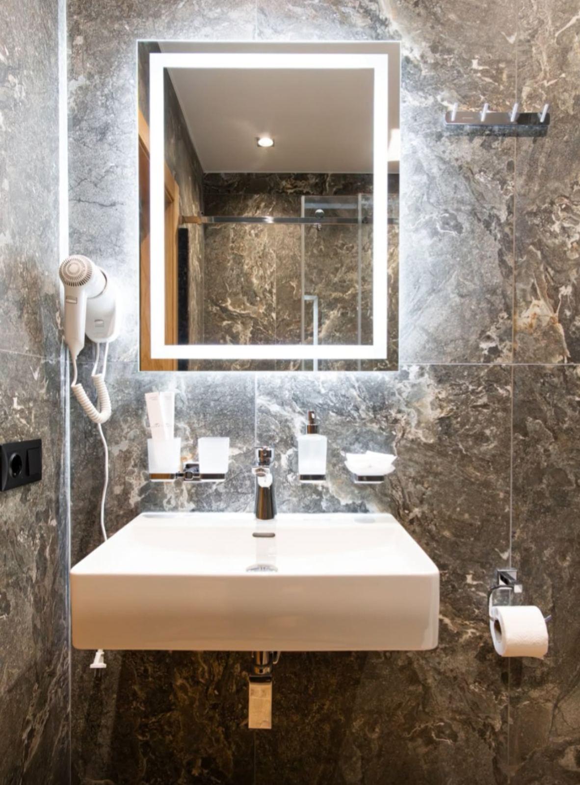 Зеркало СтеклоГарт LED 6х80 см (ФФ-1)