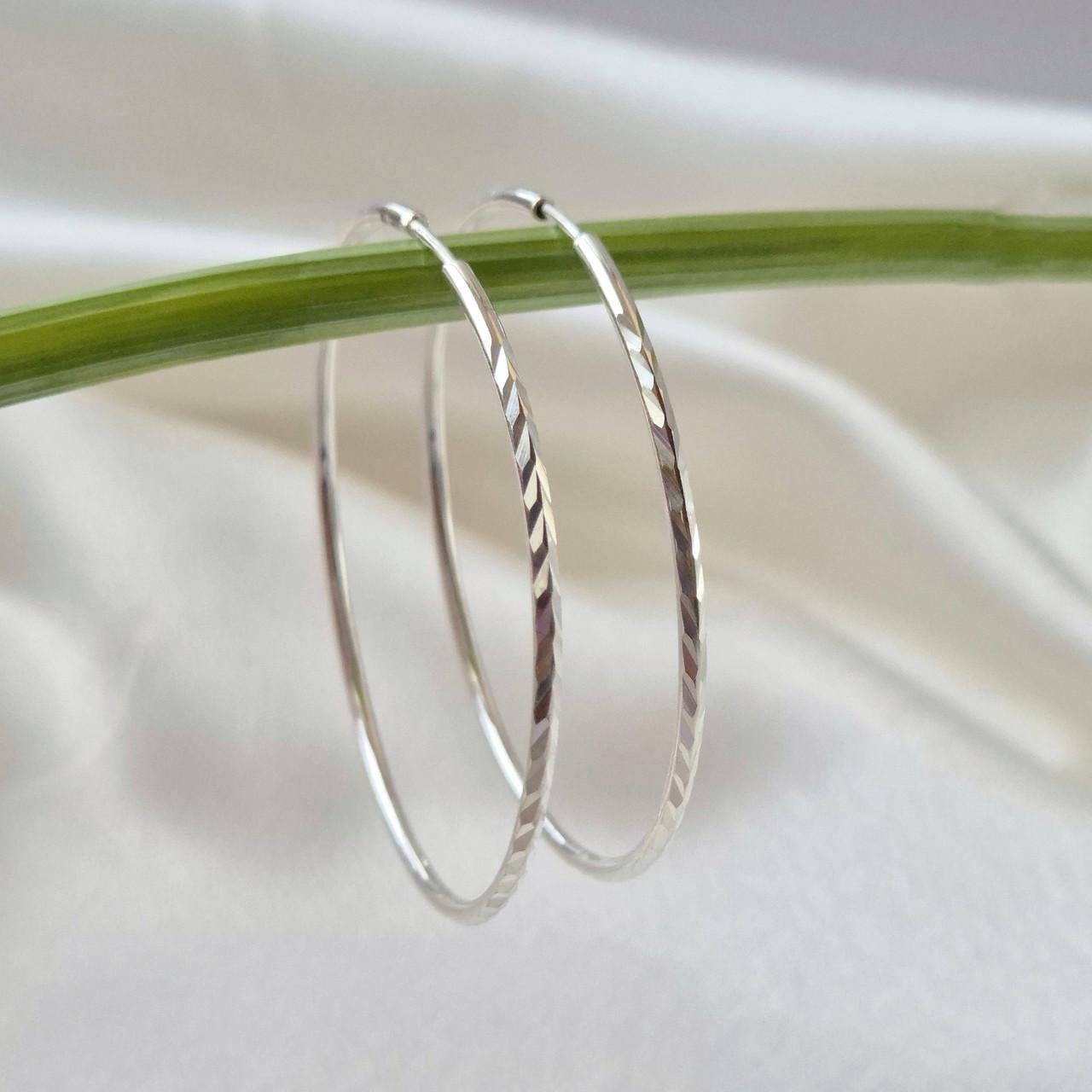 Серьги кольца Конго с насечками серебро 925 пробы 4,12 г 50 мм (20108/50а)