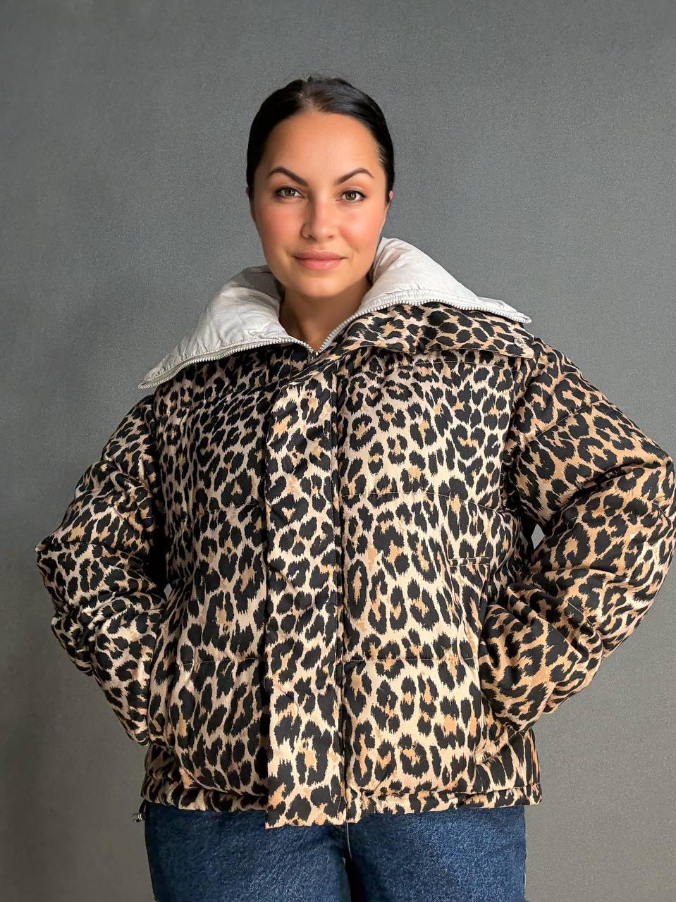 Куртка женская JOY ONE 8318 пуффер воротник стойка короткая леопардовый принт XL Коричневый (2514) - фото 5 Куртка женская JOY ONE 8318 пуффер воротник стойка короткая леопардовый принт XL Коричневый (2514) - фото 5