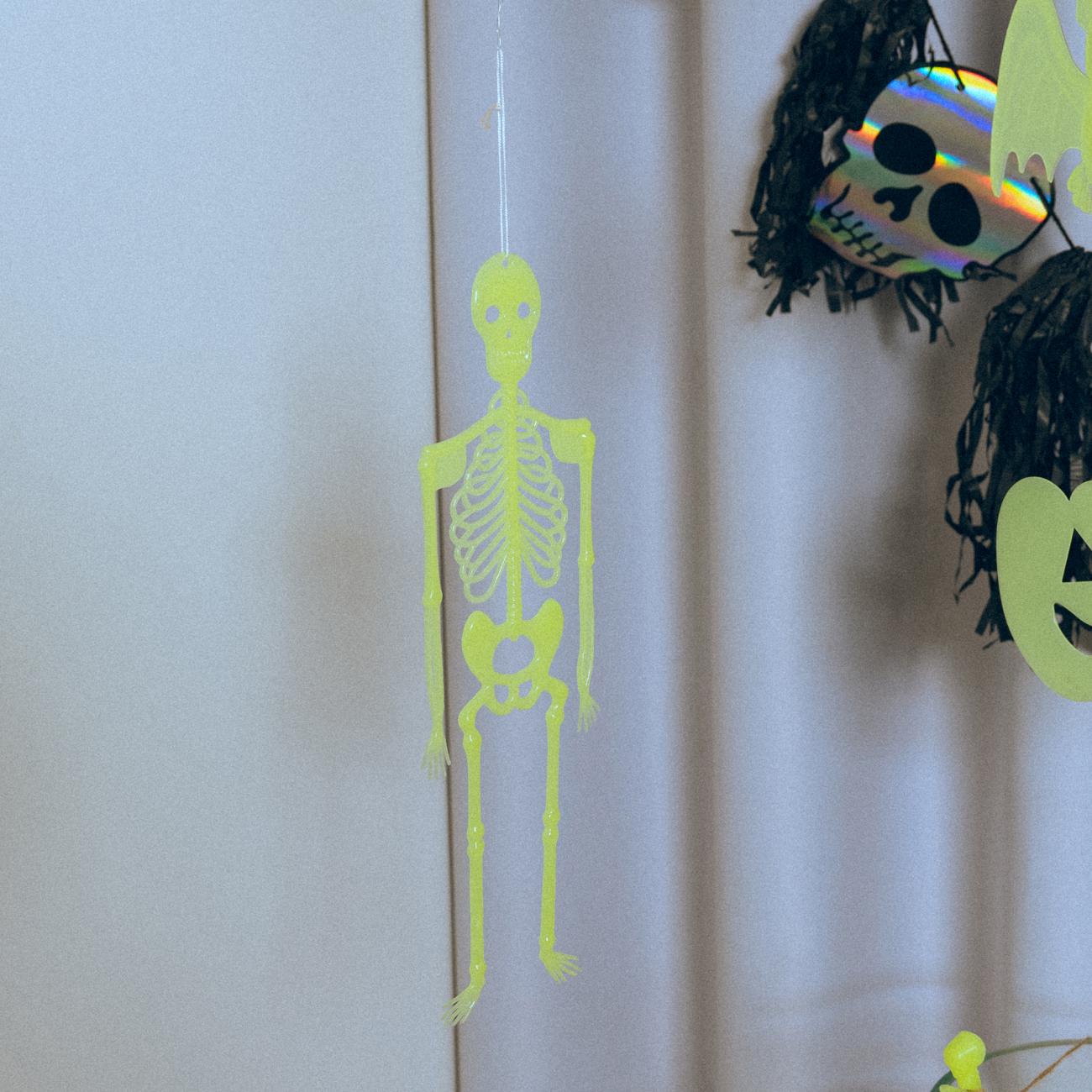 Декор YES! Fun Halloween Скелет 2 шт. 34 см Светонакопительный (974354) - фото 4 Декор YES! Fun Halloween Скелет 2 шт. 34 см Светонакопительный (974354) - фото 4