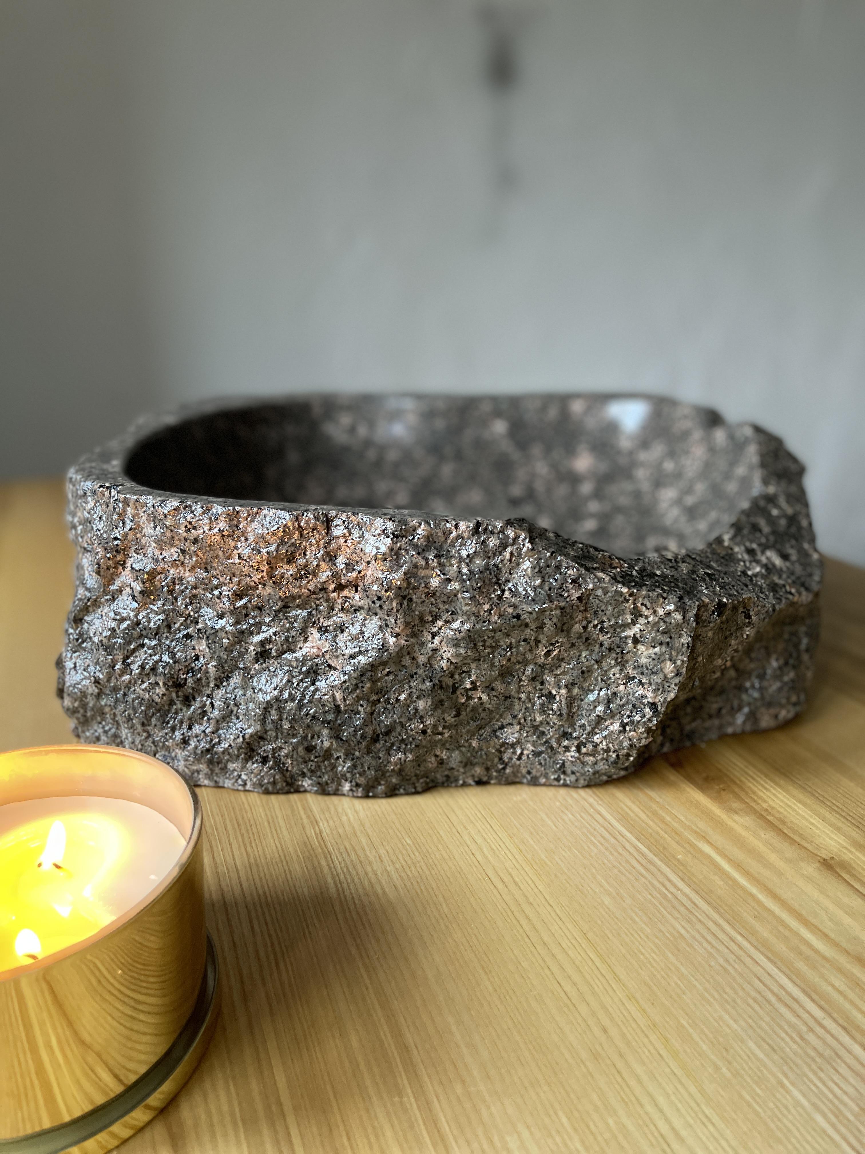 Умивальник з натурального каменю Лізник граніт 45х37х15см (29014309) - фото 2 Умивальник з натурального каменю Лізник граніт 45х37х15см (29014309) - фото 2