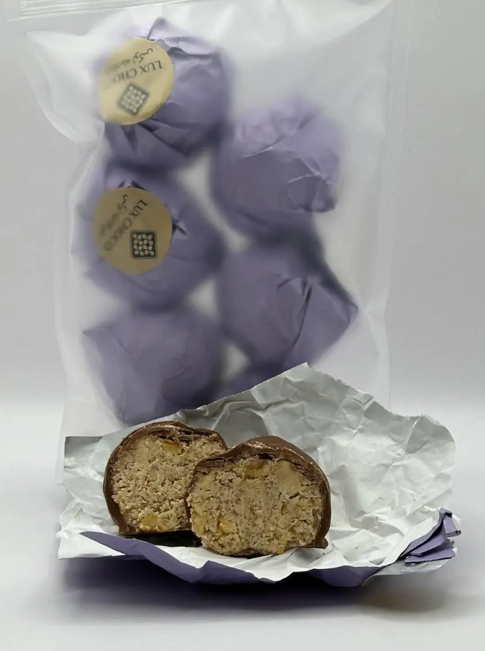 Дубайские конфеты №3119 фундук/тесто катаифи/вафли 1 шт. 39 г Дубайские конфеты №3119 фундук/тесто катаифи/вафли 1 шт. 39 г