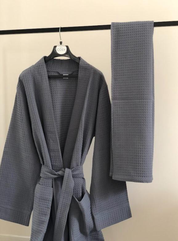 Подарочный набор мужской COSY вафельный халат с полотенцем в коробке M Маренго (801N+Cb211) - фото 3 Подарочный набор мужской COSY вафельный халат с полотенцем в коробке M Маренго (801N+Cb211) - фото 3