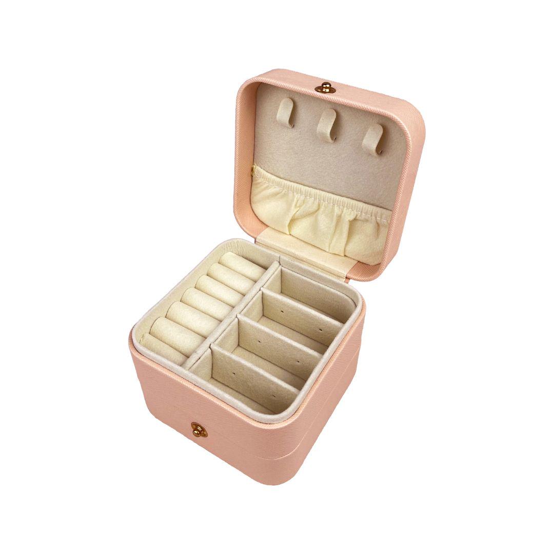 Шкатулка для украшений компактная 9,5х9,5х8 см Пудровый (ШДД-33-1) - фото 4 Шкатулка для украшений компактная 9,5х9,5х8 см Пудровый (ШДД-33-1) - фото 4