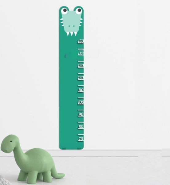 Панно-ростомір з натурального дерева для дитячої кімнати спальні Decart Крокодильчик 119х20 см
