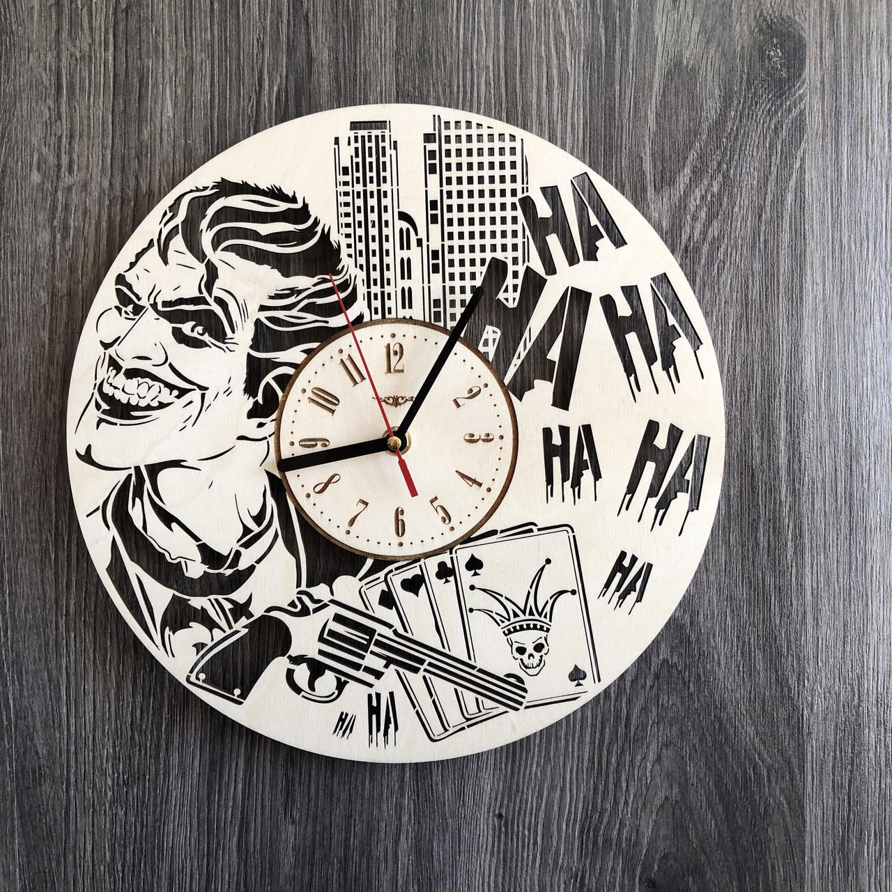 Часы деревянные настенные Джокер