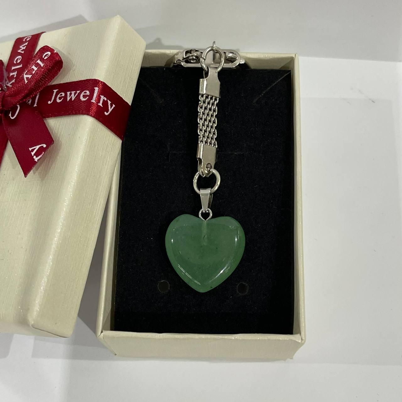 Кулон с натуральным камнем нефрит в форме сердца на брелке для ключей 19 мм (2016261884)
