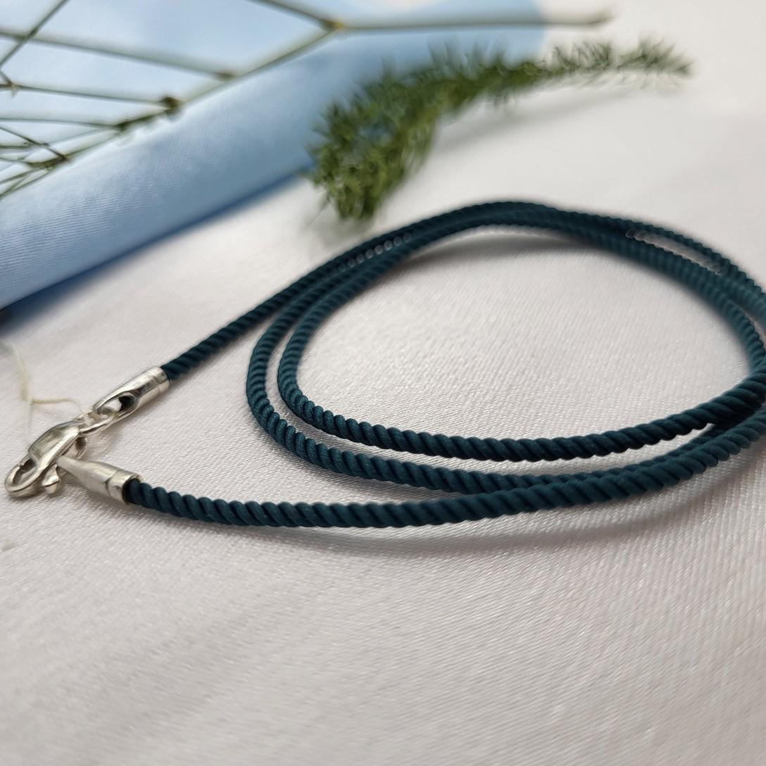 Шнурок на шею шелковый из серебра 2 мм 55 см 925 проба Морская волна 1,20 г (5071/7001) Шнурок на шею шелковый из серебра 2 мм 55 см 925 проба Морская волна 1,20 г (5071/7001)