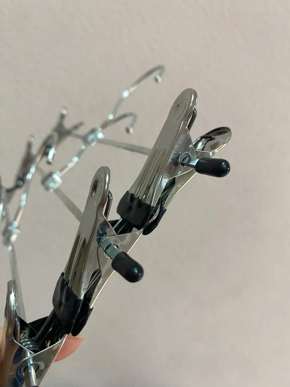 Набор вешалок для брюк и юбок 30 см 20 шт. - фото 5 Набор вешалок для брюк и юбок 30 см 20 шт. - фото 5