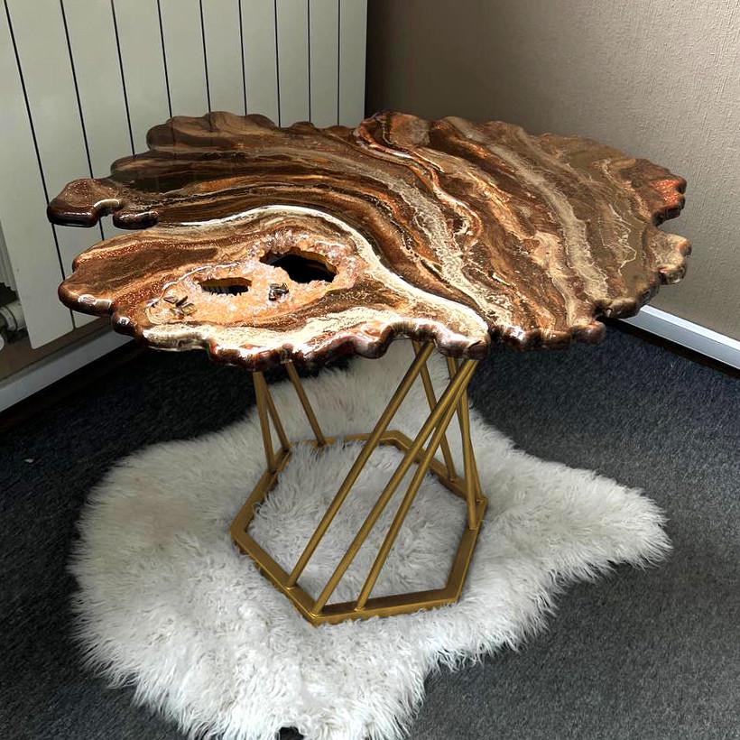 Столик журнальний фігурний з епоксидної смоли Зріз каменю 100х80 см