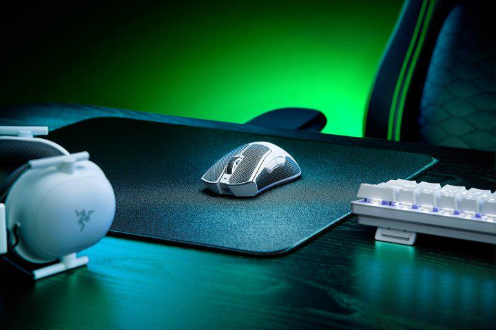 Компьютерная мышка Razer DeathAdder V3 PRO Wireless White (RZ01-04630200-R3G1) - фото 10 Компьютерная мышка Razer DeathAdder V3 PRO Wireless White (RZ01-04630200-R3G1) - фото 10