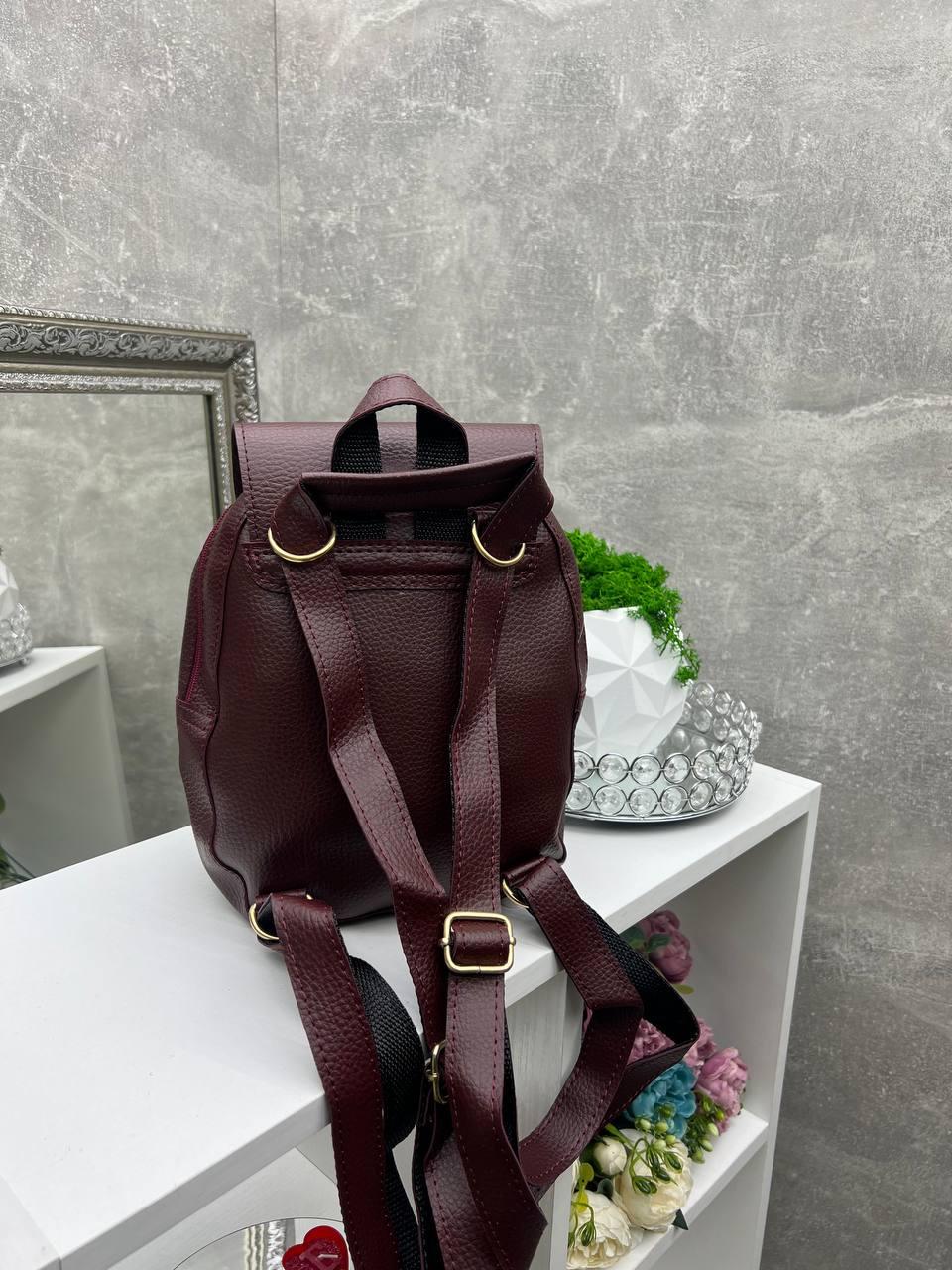 Рюкзак-трансформер через плечо городской под клапаном сумка рюкзак 25х19 см Бордовый - фото 4 Рюкзак-трансформер через плечо городской под клапаном сумка рюкзак 25х19 см Бордовый - фото 4