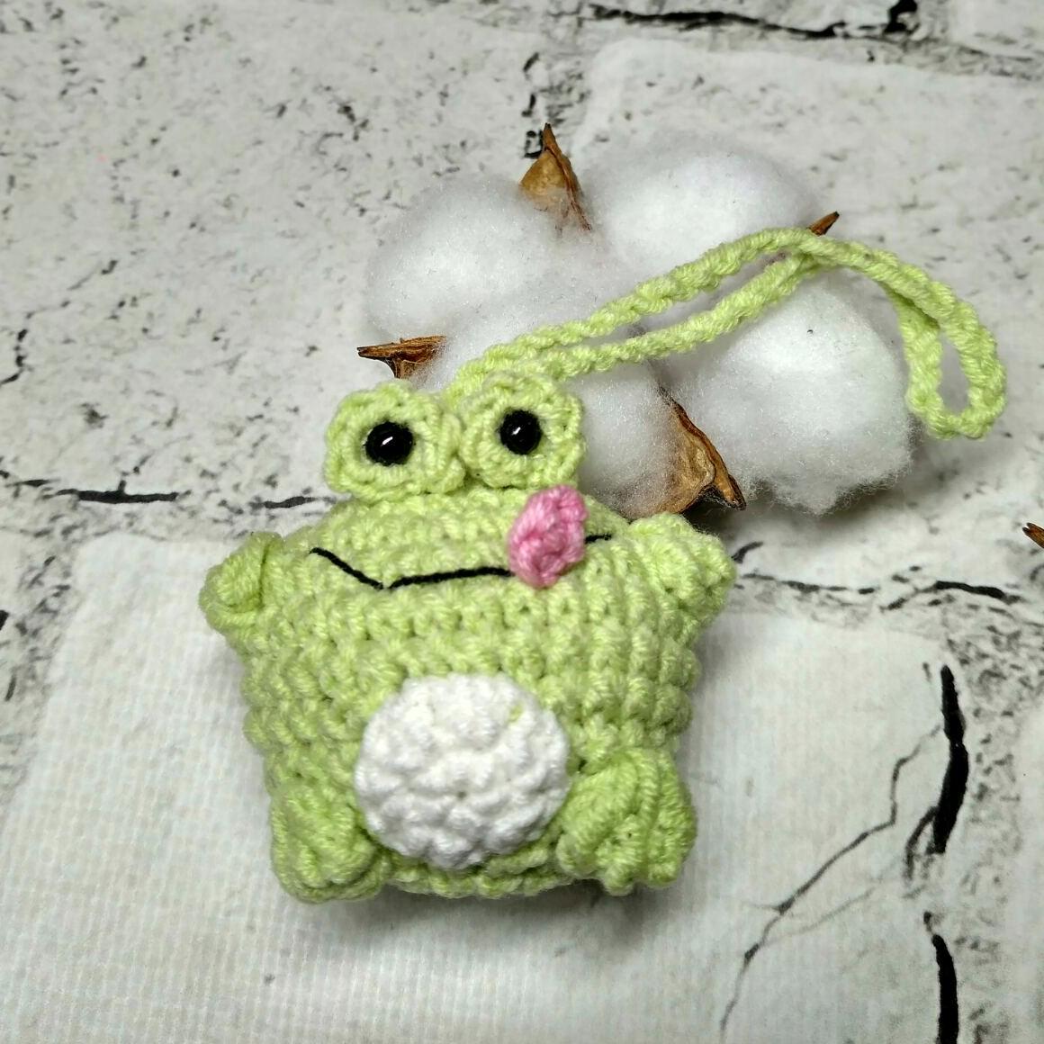 Брелок вязаный ручной работы амигуруми Жабка 5х5 см Салатовый (2023-3)
