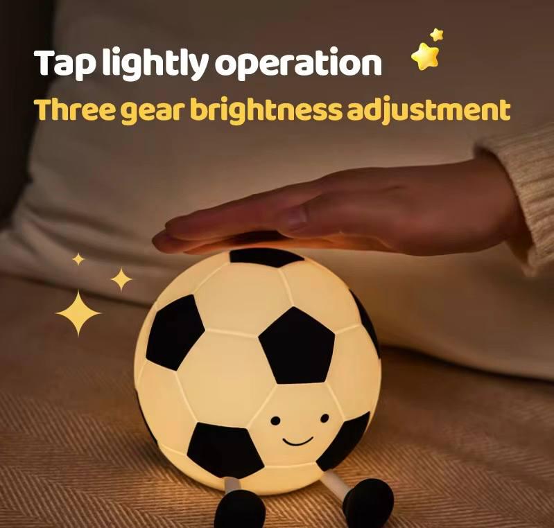 Нічник дитячий силіконовий Футбольний м'яч м'який сенсорний з акумулятором (S04) - фото 6 Нічник дитячий силіконовий Футбольний м'яч м'який сенсорний з акумулятором (S04) - фото 6
