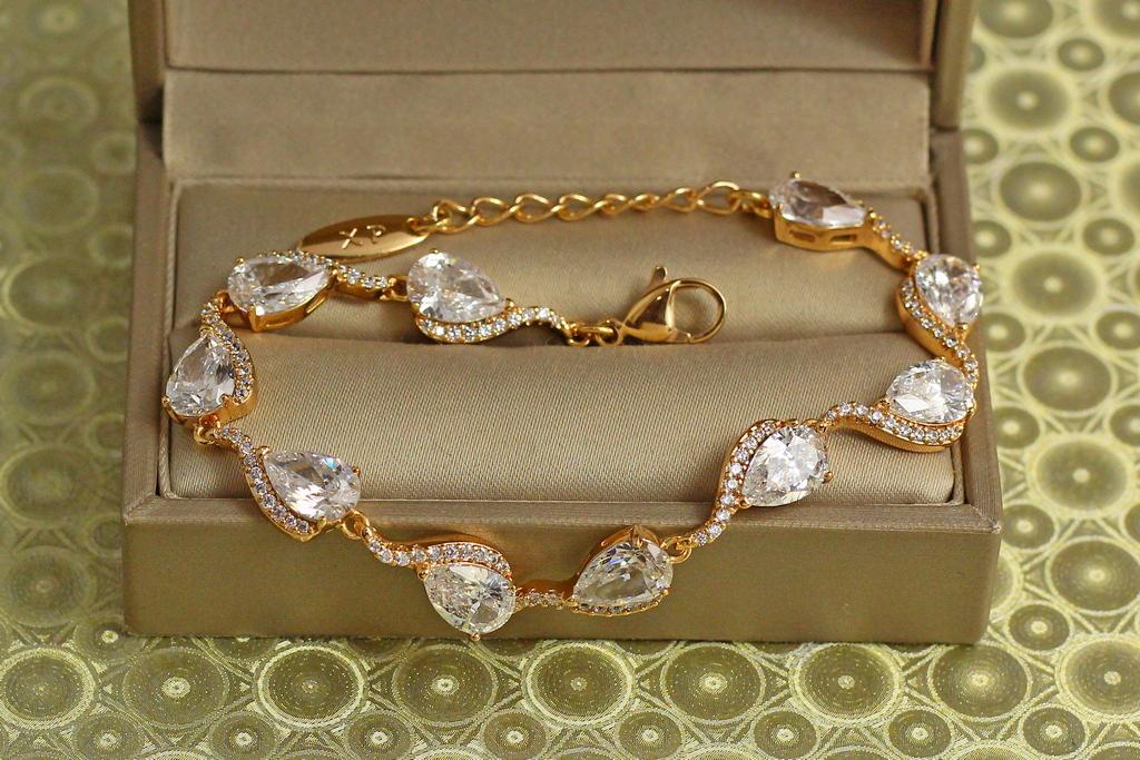 Браслет Xuping Jewelry Слезы феи с белыми камнями 17 см 7 мм Золотистый (31717771)