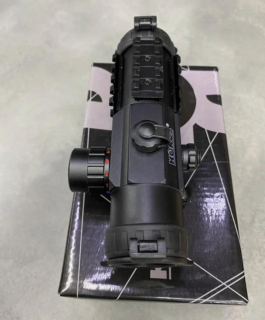 Приціл коліматорний Konus Sight-PRO PTS2 призматичний 3x30/2,8 MOA (241544) - фото 2 Приціл коліматорний Konus Sight-PRO PTS2 призматичний 3x30/2,8 MOA (241544) - фото 2