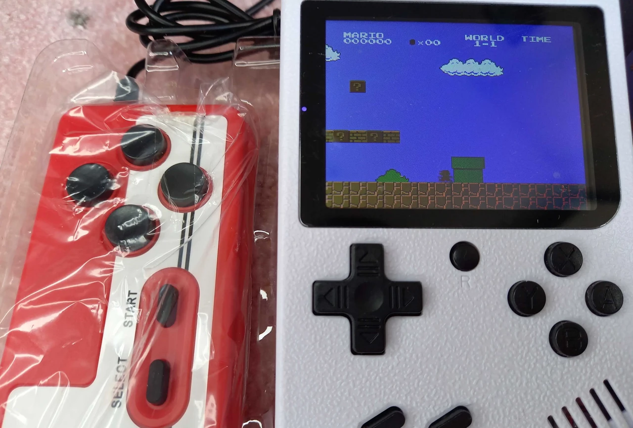 Ігрова приставка портативна Sup Retro Dendy 400в1 Game Box з джойстиком на двох 3" Білий (8283) - фото 5