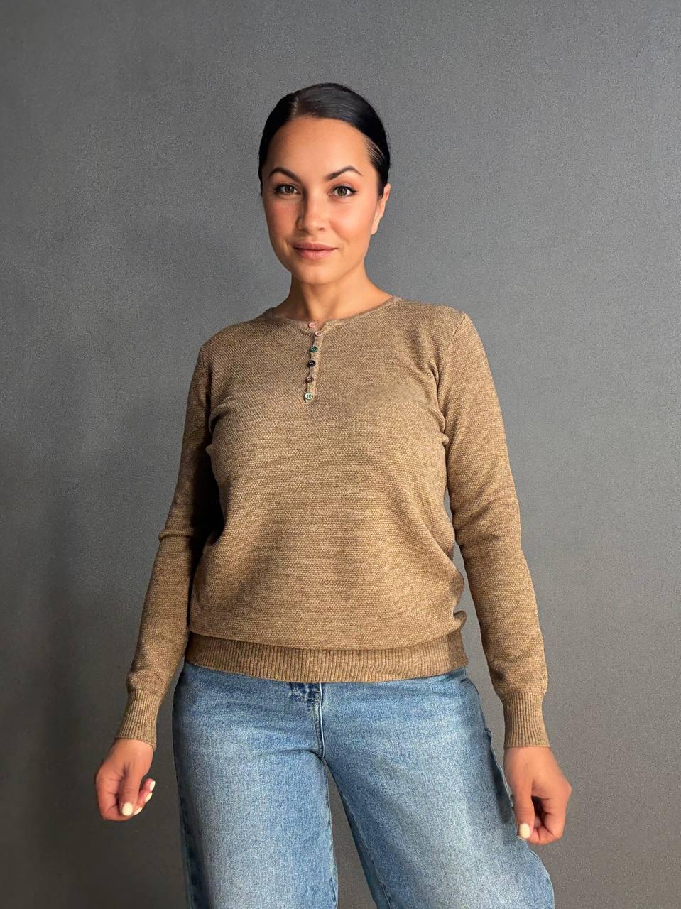 Свитер женский AN 02493 букле с пуговицами тонкий и теплый базовый One Size Коричневый - фото 7 Свитер женский AN 02493 букле с пуговицами тонкий и теплый базовый One Size Коричневый - фото 7