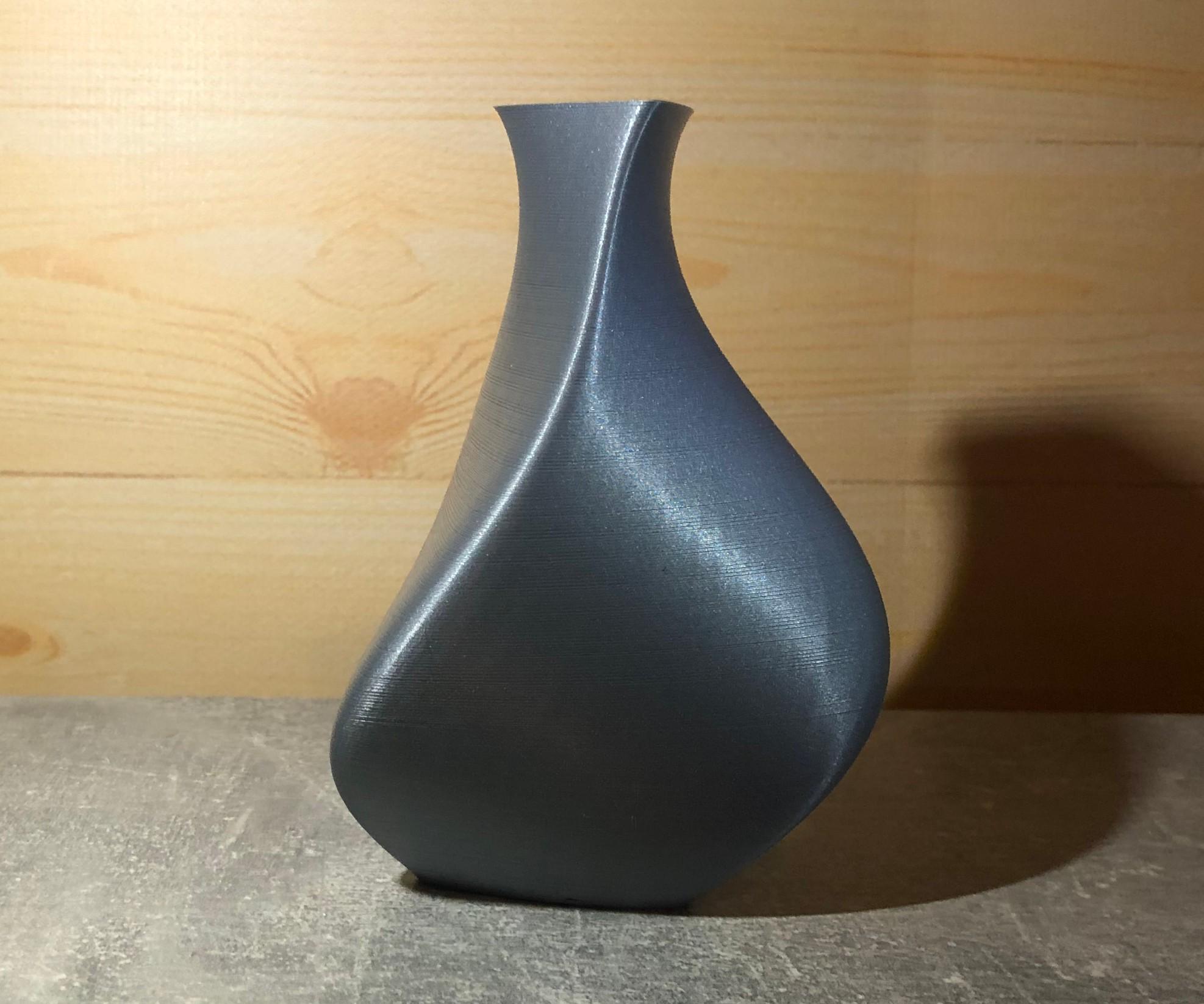 Ваза фигурная декоративна тонкостенная Дельта Серый металлик (12040050189) - фото 2 Ваза фигурная декоративна тонкостенная Дельта Серый металлик (12040050189) - фото 2