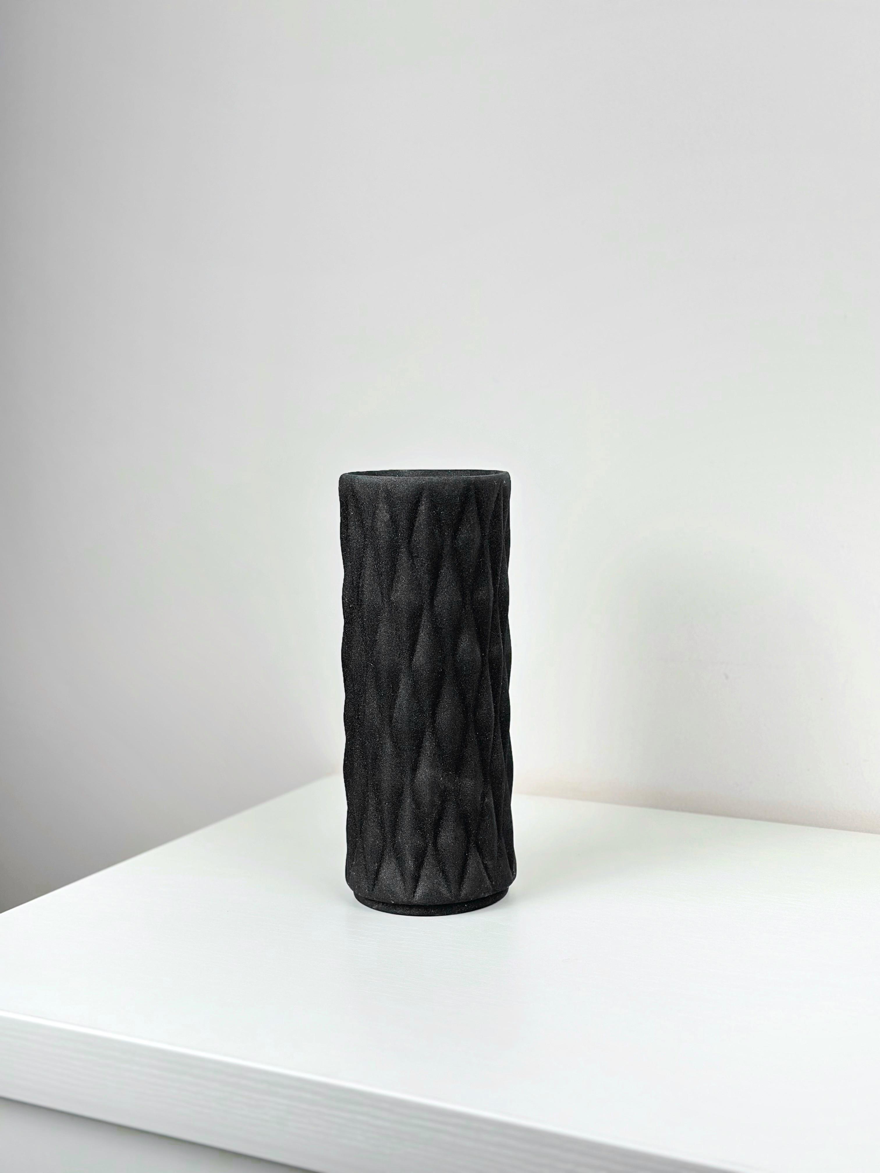 Ваза для квітів і декору глиняна керамічна Кристал 20 см Чорний (4001-15) - фото 7 Ваза для квітів і декору глиняна керамічна Кристал 20 см Чорний (4001-15) - фото 7