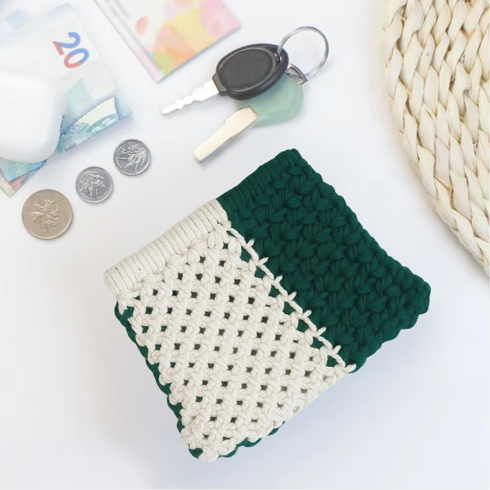 Набор макраме для рукоделия и творчества для ручного вязания кошелька 15,7х10 см Зеленый с белым